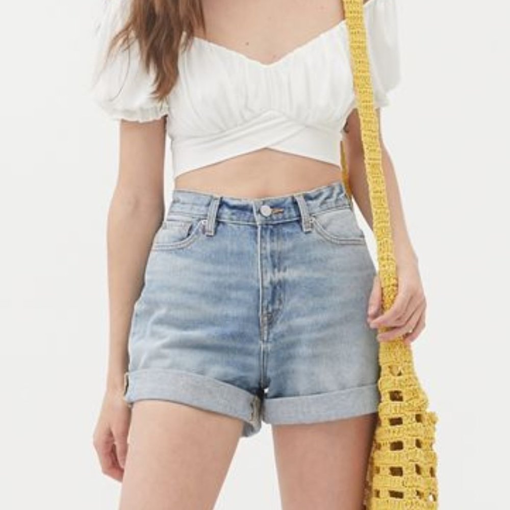 NWT UO High Rise Mom Jean Shorts - Light Wash - PRICE FIRM